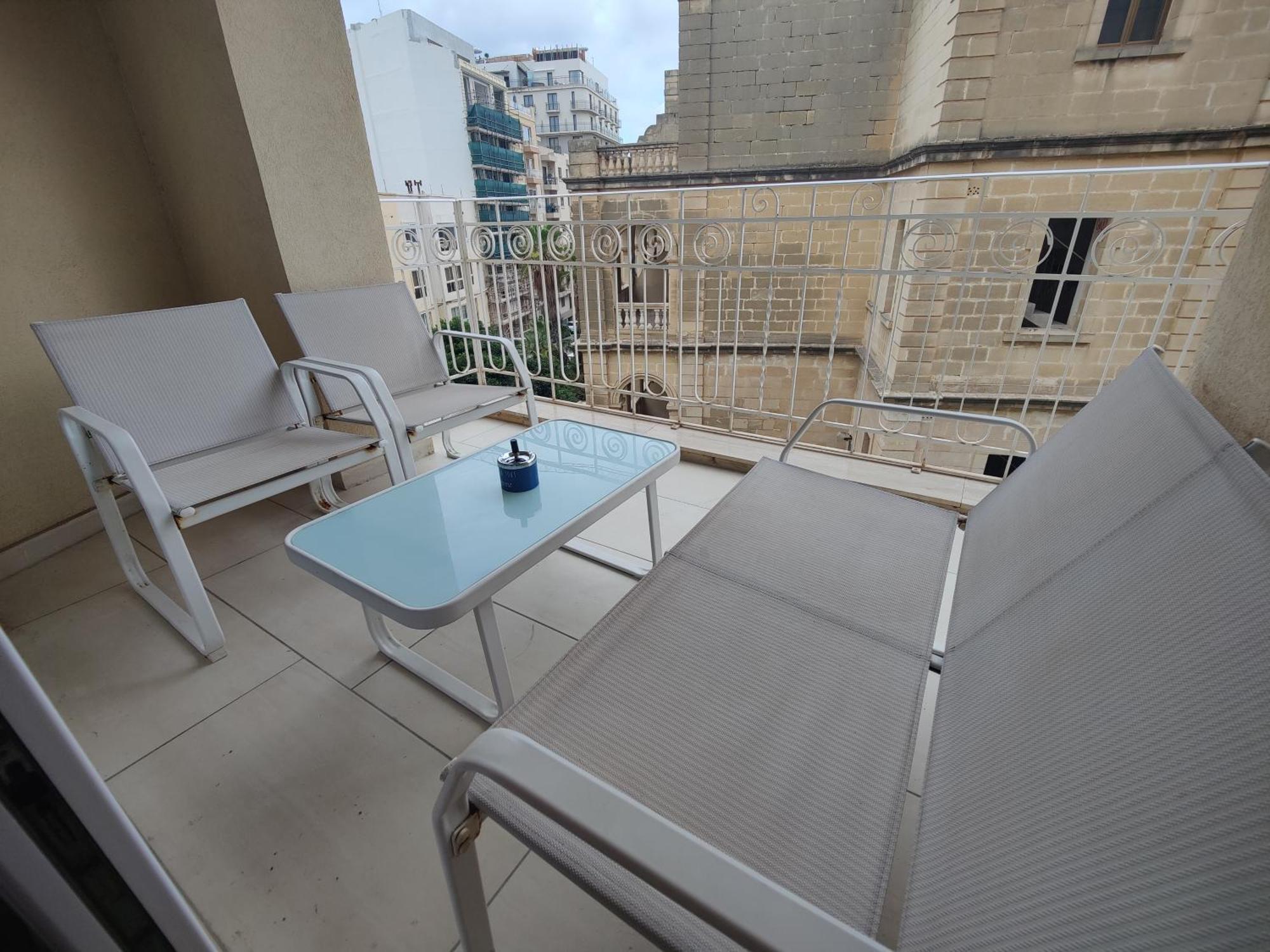 Central Modern Sliema 2 Bedroom Apartment Luaran gambar
